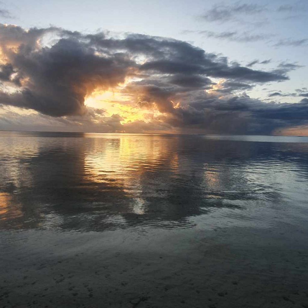 sunset plage moorea