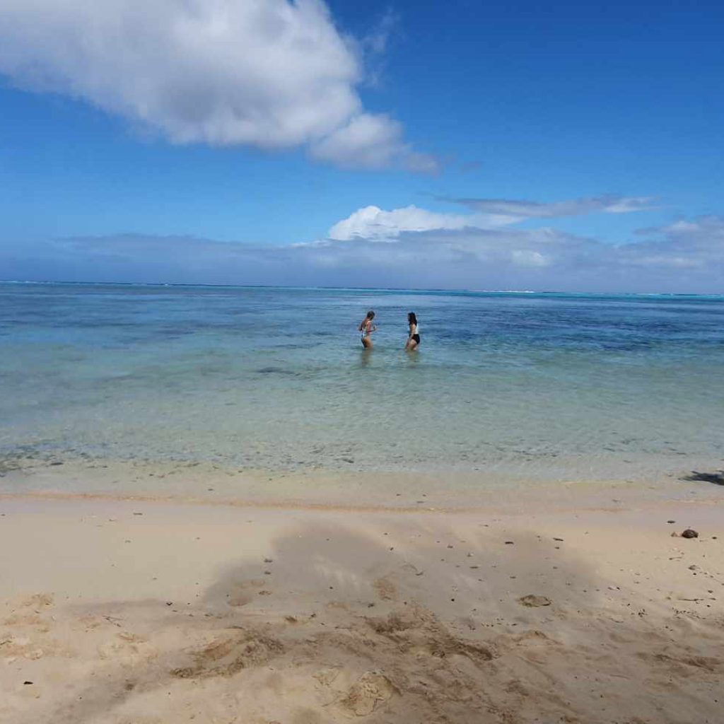 plage donnant sur le lagon de moorea